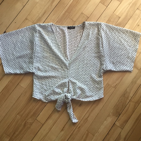 🌼3/$25 EUC crepe cropped polka dot blouse - Picture 1 of 2